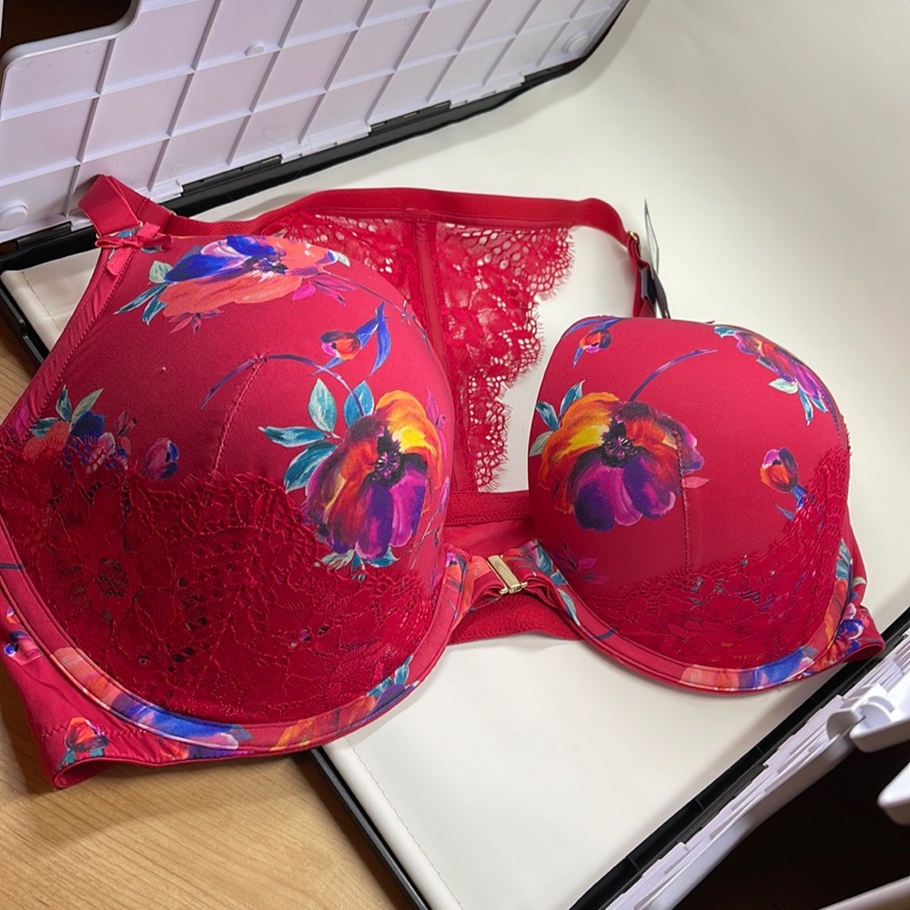 Front Closure Boost Plunge. Floral Print on Red